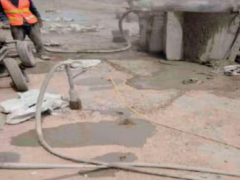 新丰水泥混凝土路面板底注浆技术 路面脱空注浆整治方案